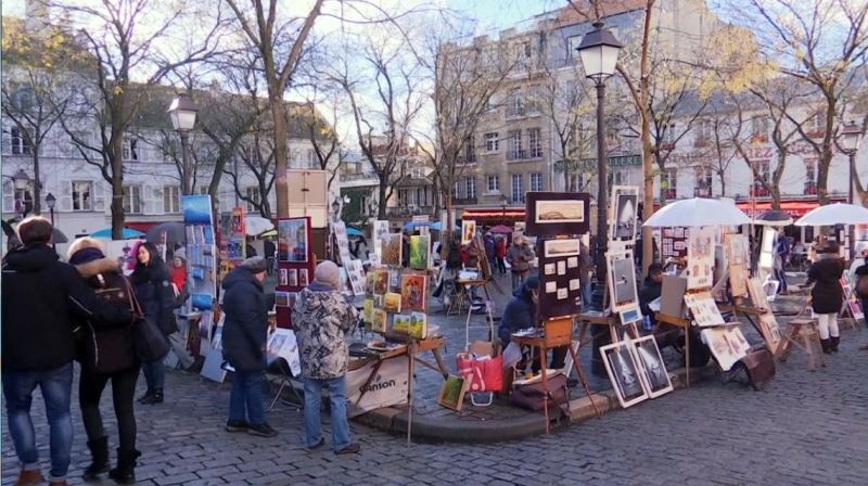 place du Tertre sur la Butte Montmartre de nos jours