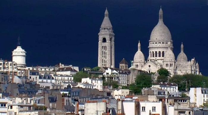 Vue de la butte Montmartre et du Scr&eacute;-Coeur