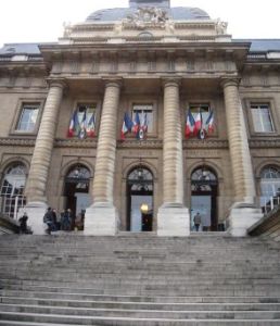 Les marches du Palais de Justice