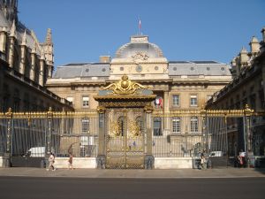 Cour d'honneur palais de Justice