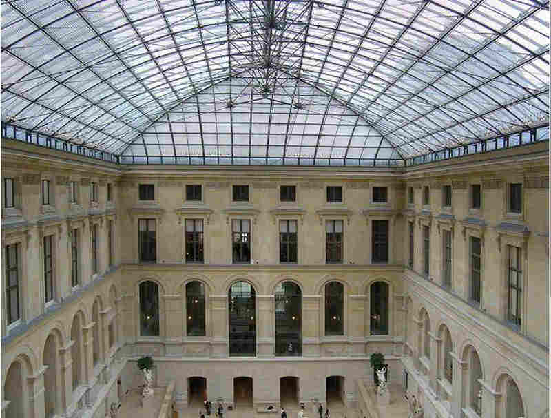 Le Louvre cour de l'aile Richelieu