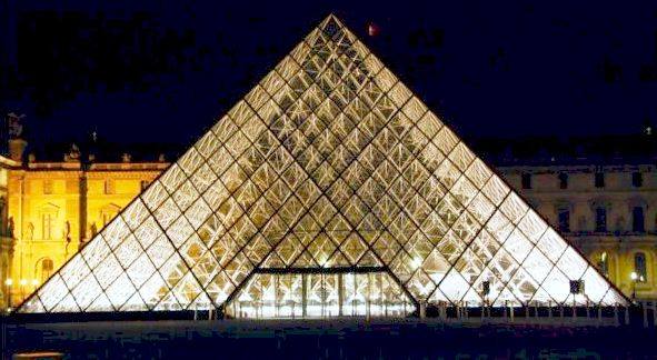 pyramide de pei le Louvre