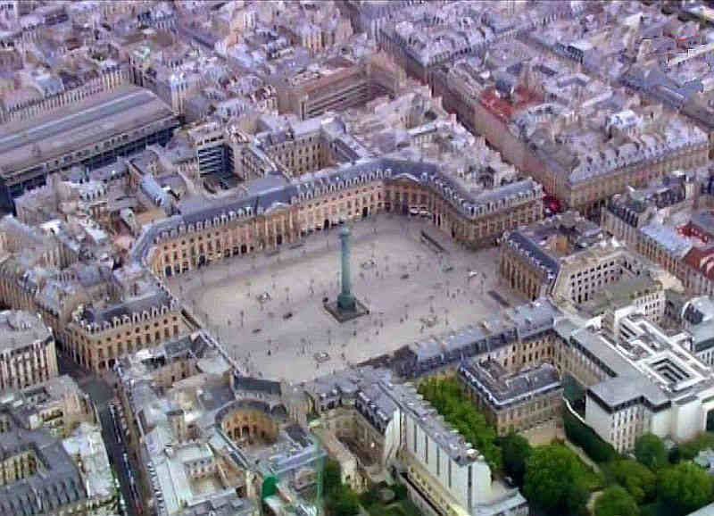 Vue a&eacute;rienen de la place Vendome Paris