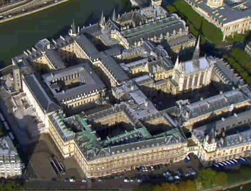 Vue a&eacute;rienen du Palais de Justice de Paris et de la Siante Chapelle