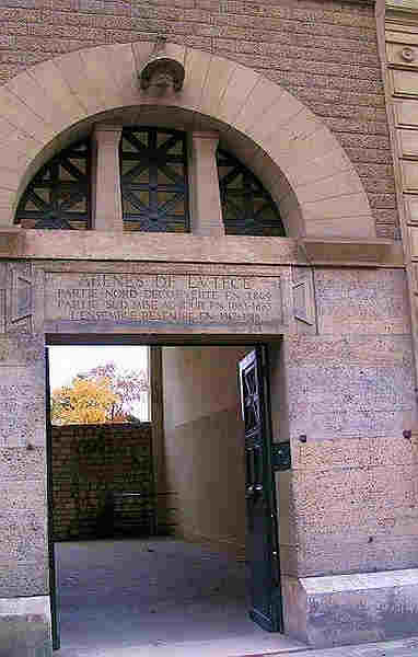 Porte d'acc&egrave;s aux Ar&egrave;nes de Lut&egrave;ce