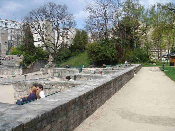 Vue des Ar&egrave;nes de Lut&egrave;ce
