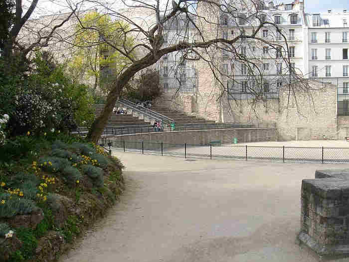 Vue des Ar&egrave;nes de Lut&egrave;ce