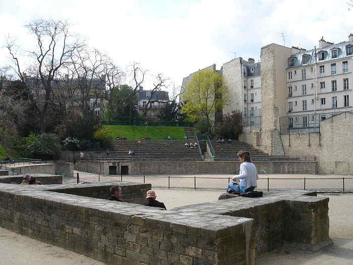 Vue des Ar&egrave;nes de Lut&egrave;ce