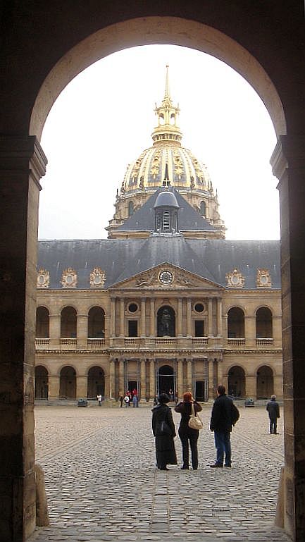 La Cour d'Honneur des Invalides et le d&ocirc;me