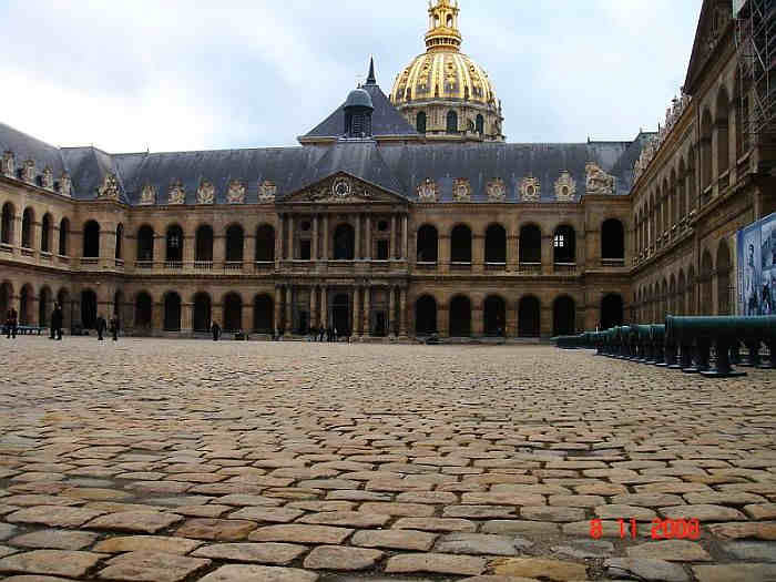 La Cour d'Honneur des Invalides et le d&ocirc;me