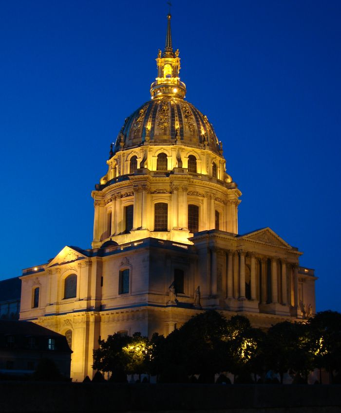 Le Dome des Invalides &agrave; Paris la nuit