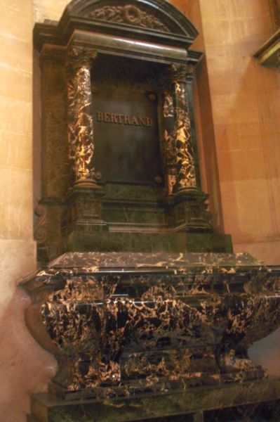 Tombeau du g&eacute;n&eacute;ral Bertrand aux Invalides
