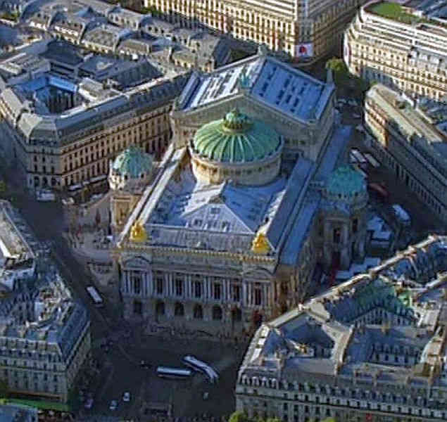 Vue de l'op&eacute;ra Garnier et de la place de l'Op&eacute;ra