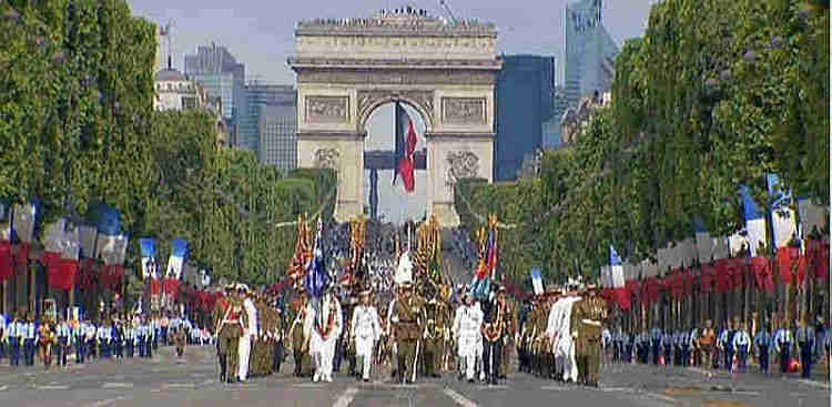 Australian troops on Champs Elys&eacute;es Paris 7-14
