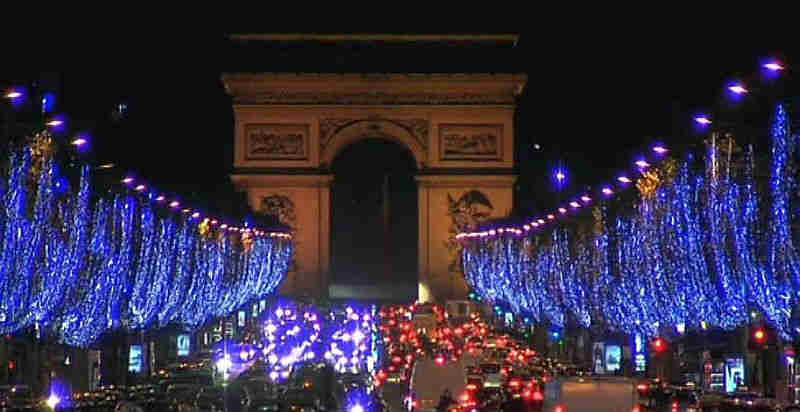 Les Champs Elys&eacute;es en d&eacute;cembre