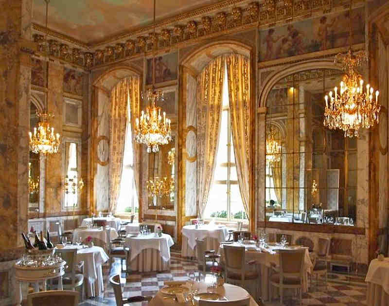 Salle &agrave; manger de l'h&ocirc;tel Crillon