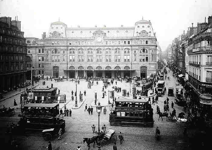 Gare St-Lazare, cour d'Amsterdam &agrave; Paris ann&eacute;es 1900